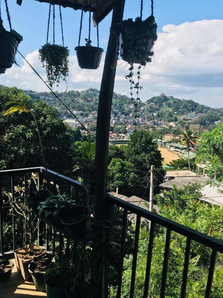 S V Homestay Kandy Eksteriør billede